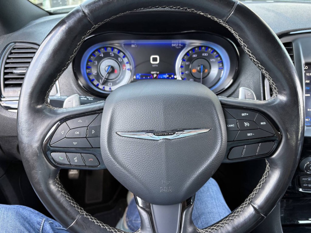 2019 Chrysler 300 Image 12