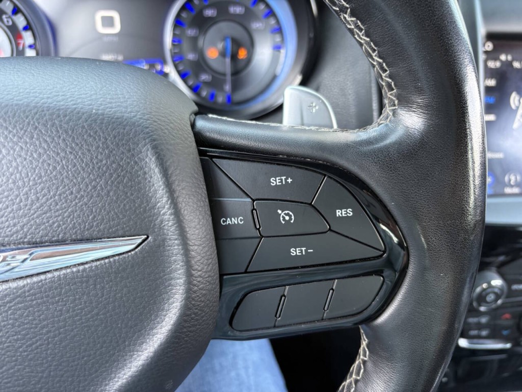 2019 Chrysler 300 Image 13