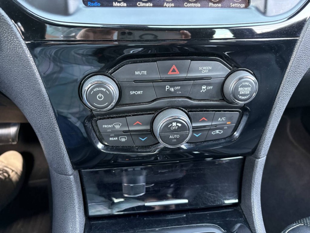 2019 Chrysler 300 Image 18