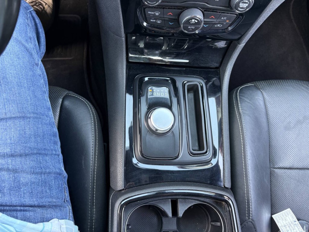 2019 Chrysler 300 Image 19