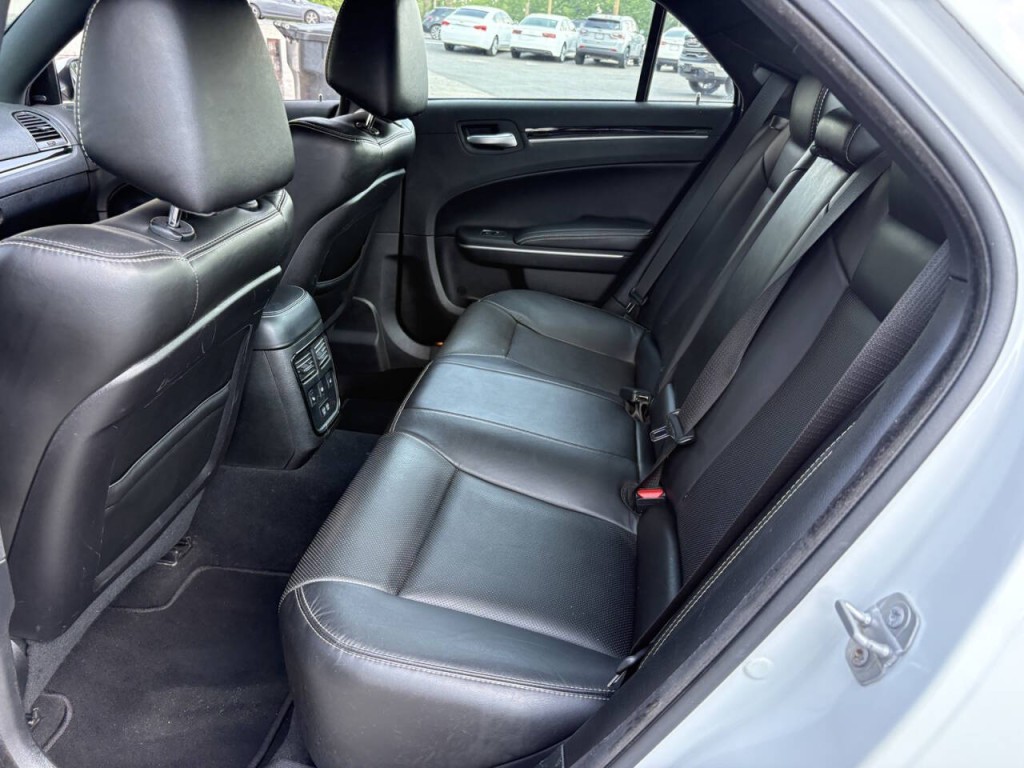 2019 Chrysler 300 Image 23