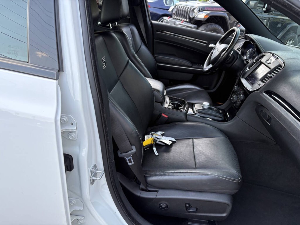2019 Chrysler 300 Image 26