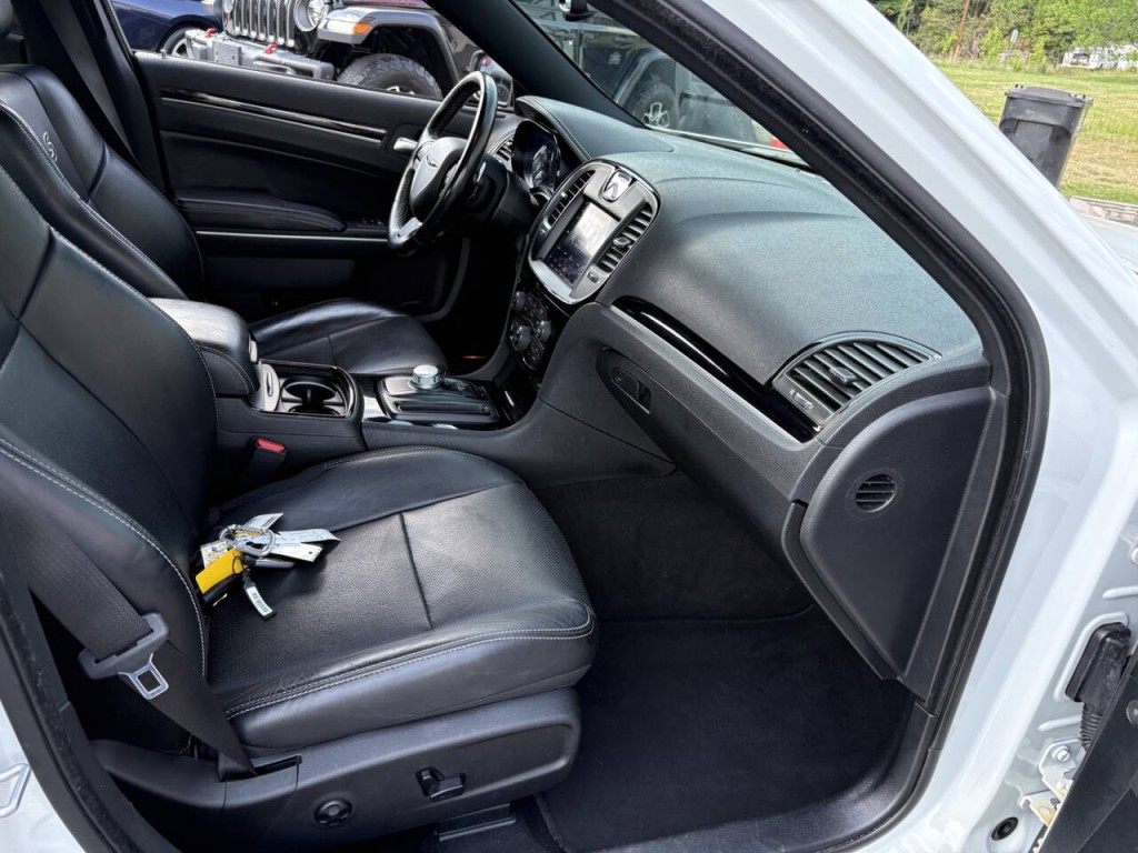 2019 Chrysler 300 Image 27