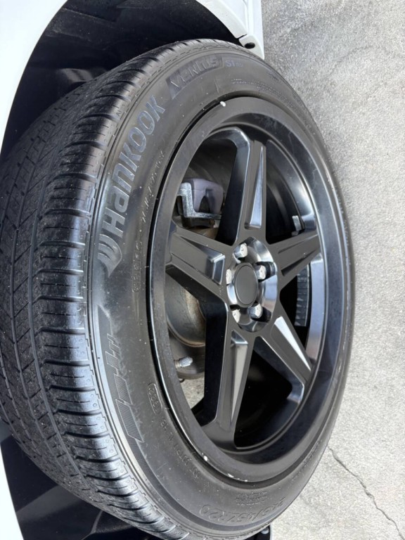 2019 Chrysler 300 Image 32