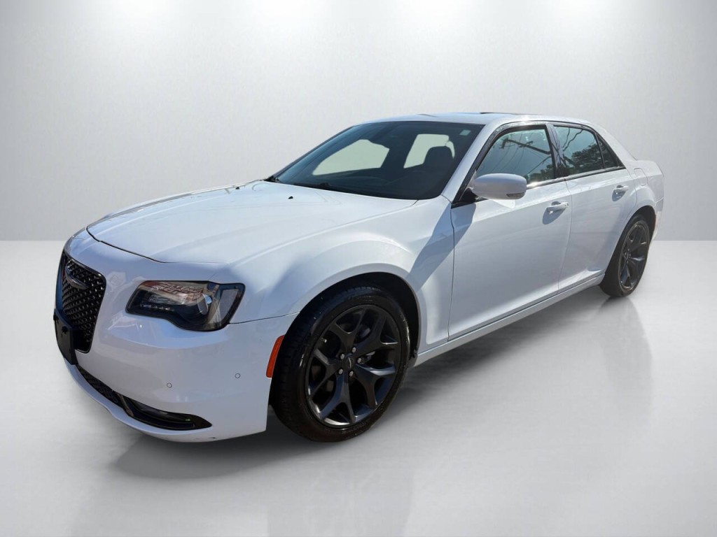 2023 Chrysler 300 Image 3