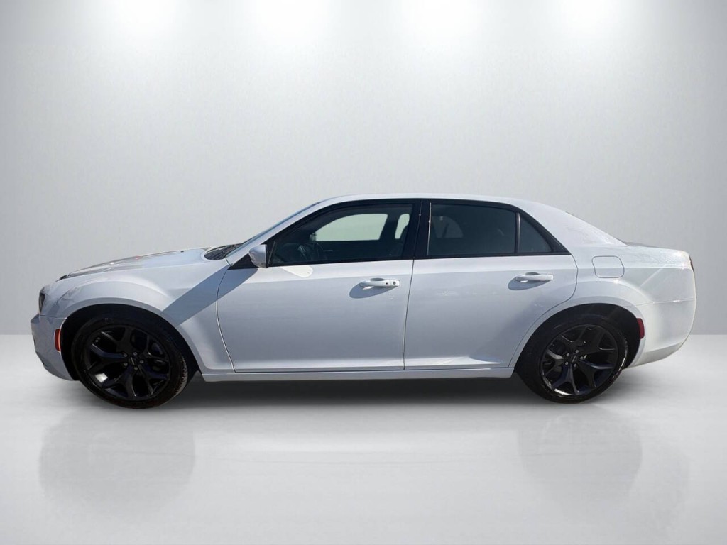 2023 Chrysler 300 Image 4