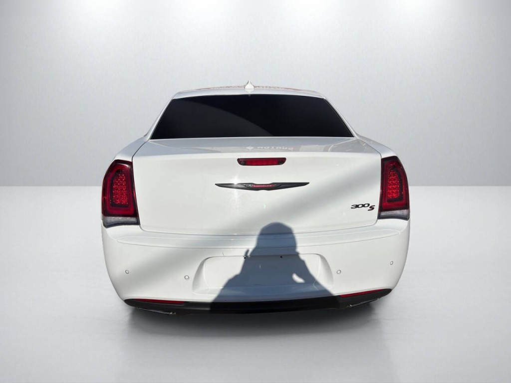 2023 Chrysler 300 Image 6