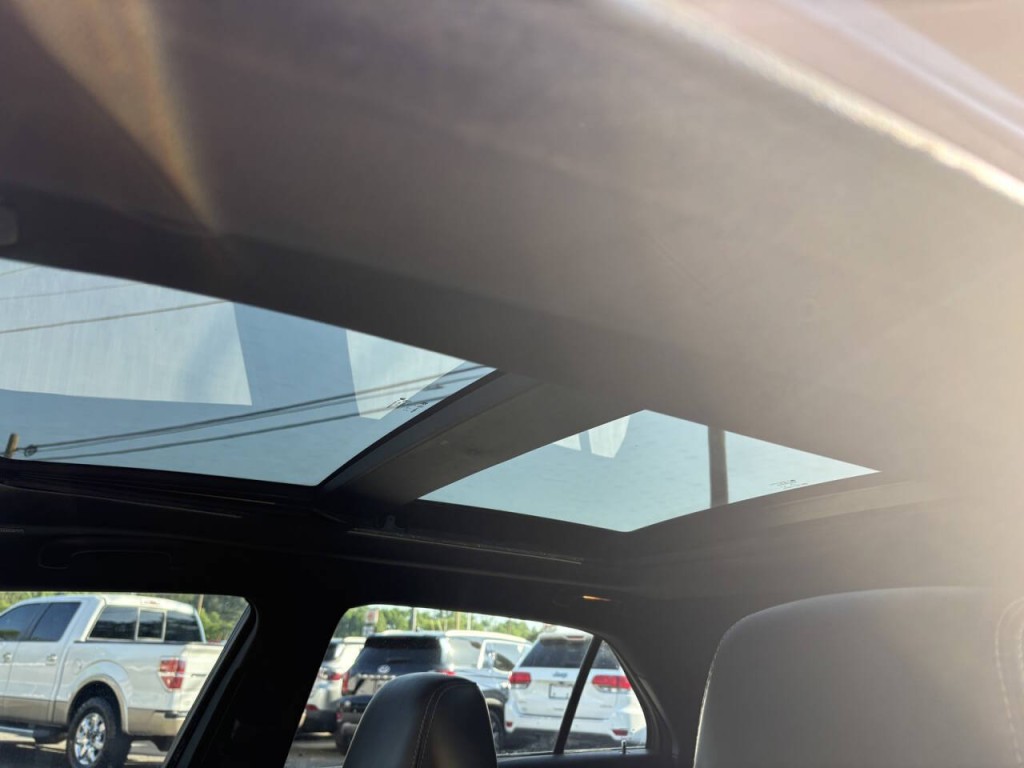 2023 Chrysler 300 Image 10