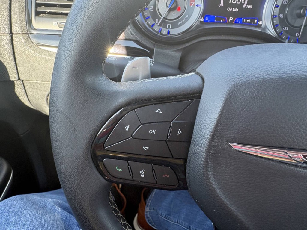 2023 Chrysler 300 Image 16