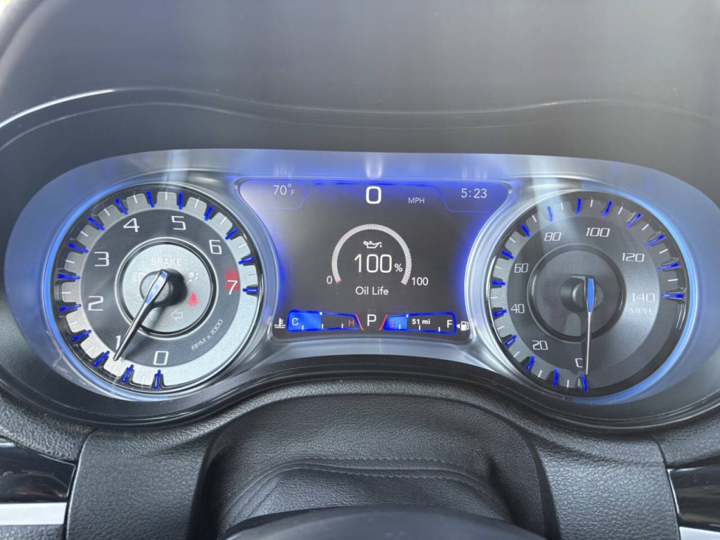 2023 Chrysler 300 Image 17
