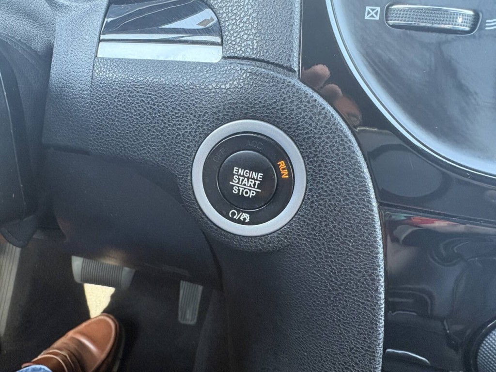 2023 Chrysler 300 Image 18