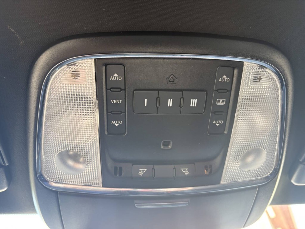 2023 Chrysler 300 Image 24