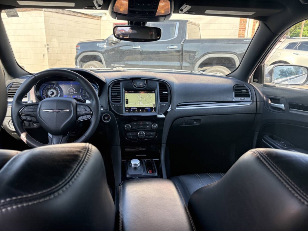 2023 Chrysler 300 Image 25