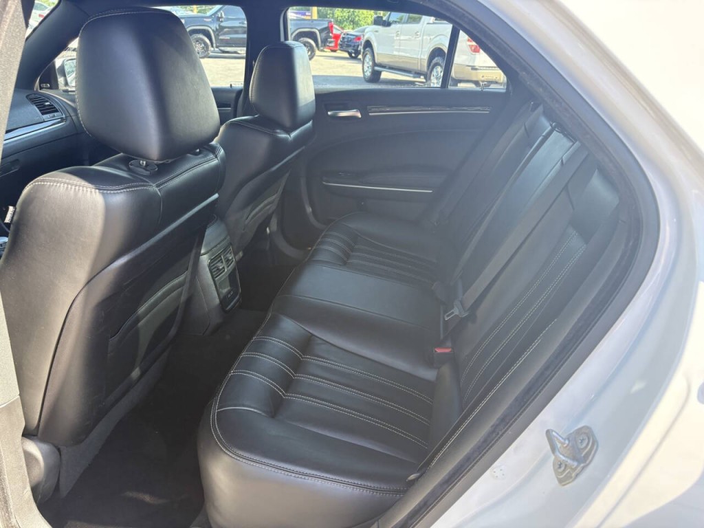 2023 Chrysler 300 Image 27