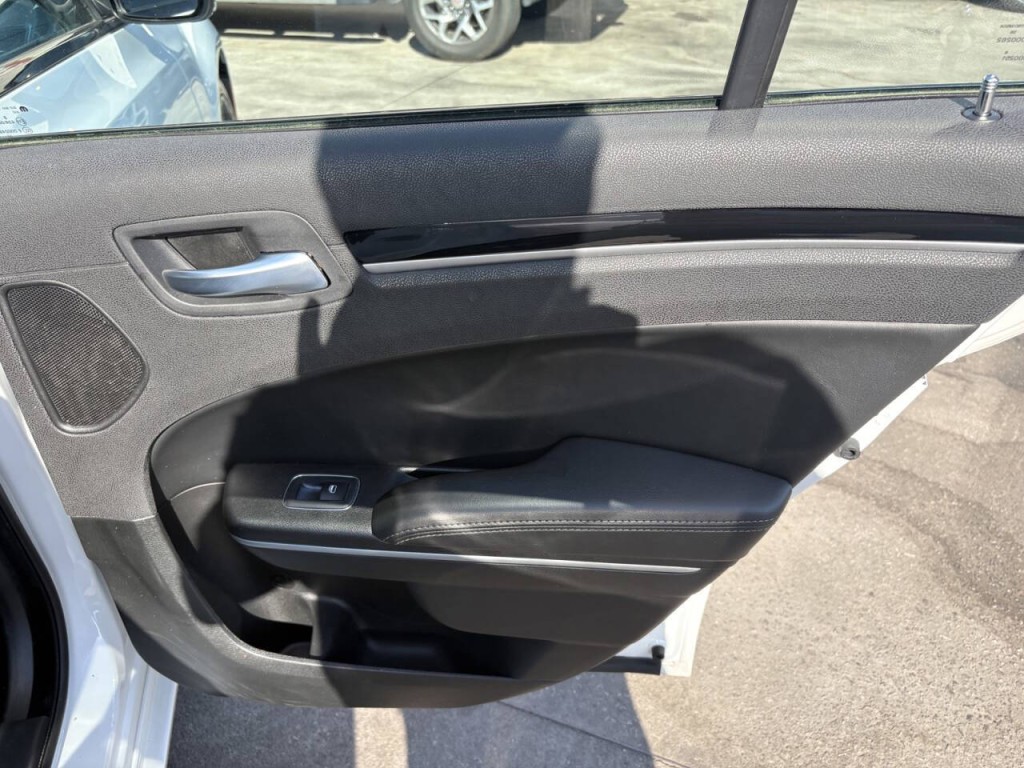 2023 Chrysler 300 Image 31