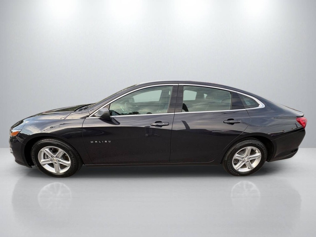 2022 Chevrolet Malibu Image 2