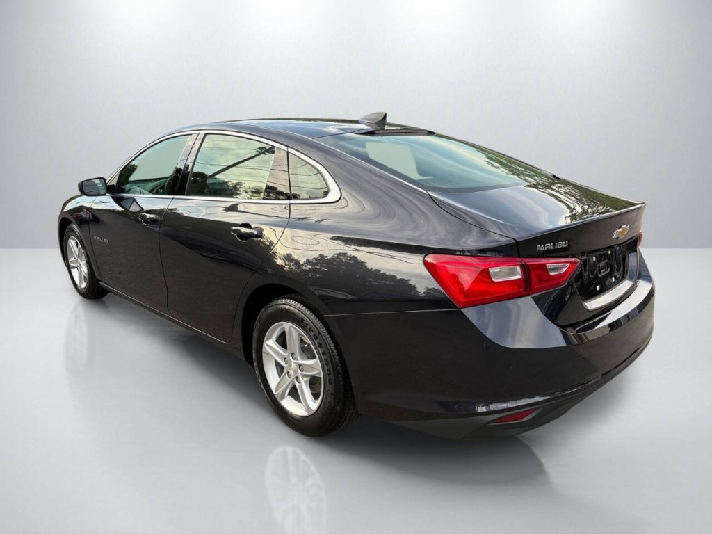 2022 Chevrolet Malibu Image 3