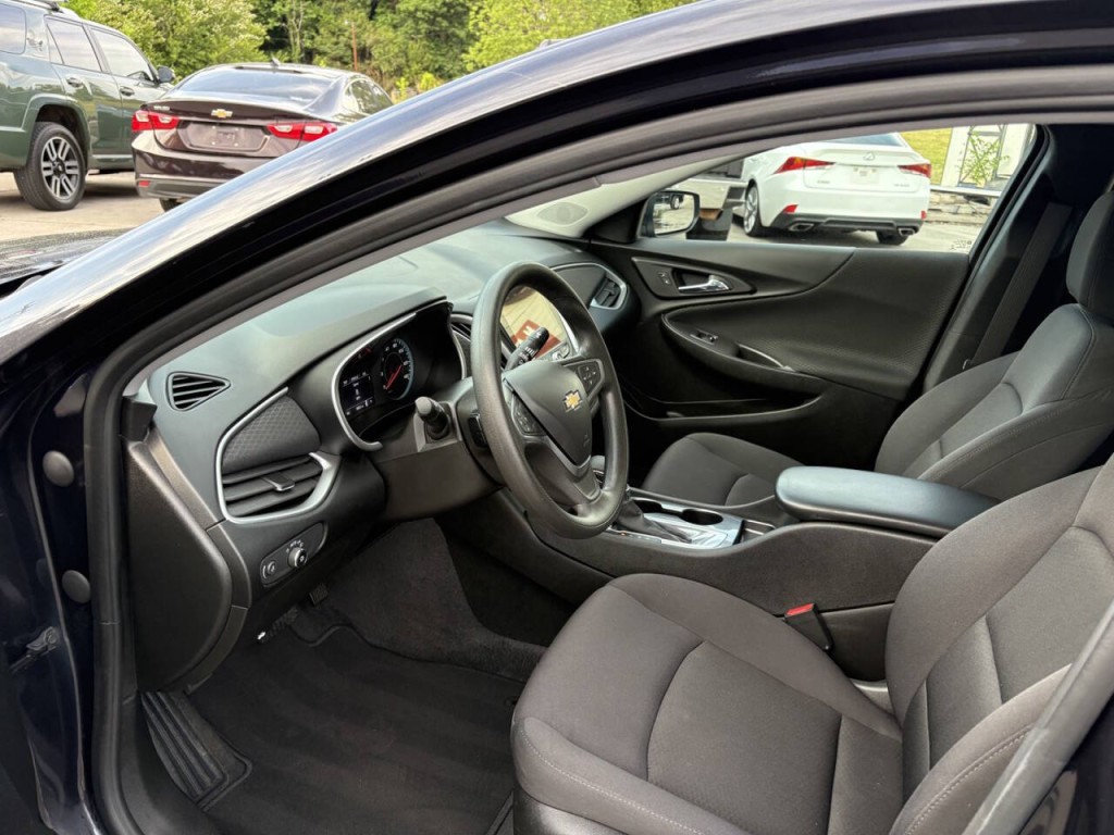2022 Chevrolet Malibu Image 9