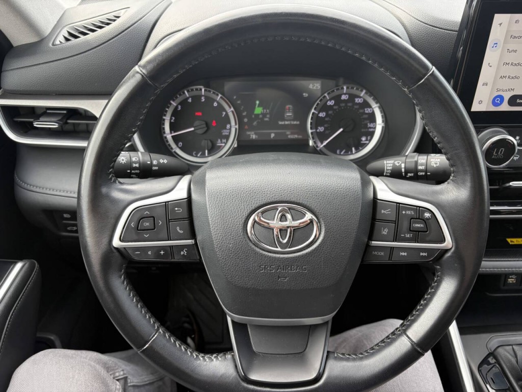 2023 Toyota Highlander Image 12