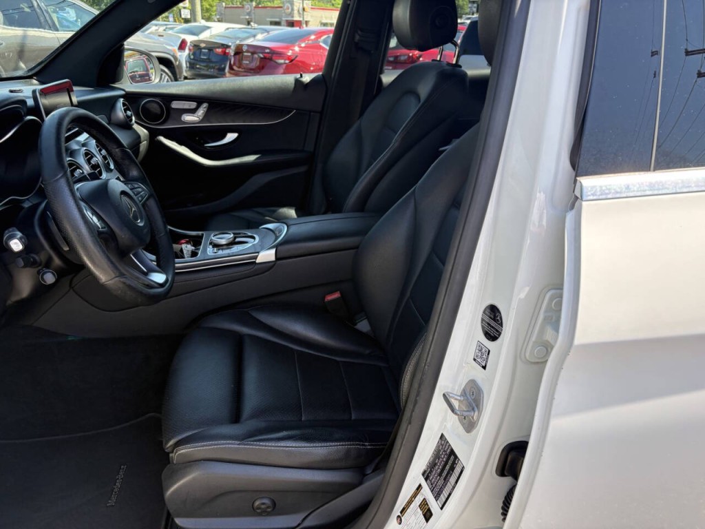 2017 Mercedes-Benz GLC-Class Image 10