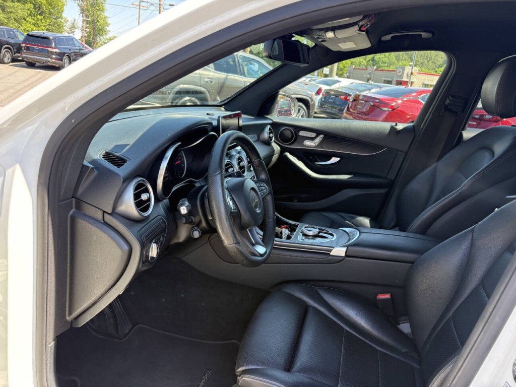 2017 Mercedes-Benz GLC-Class Image 11