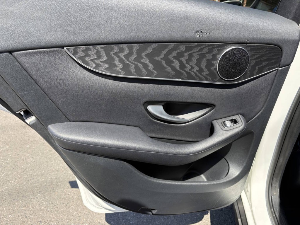 2017 Mercedes-Benz GLC-Class Image 23