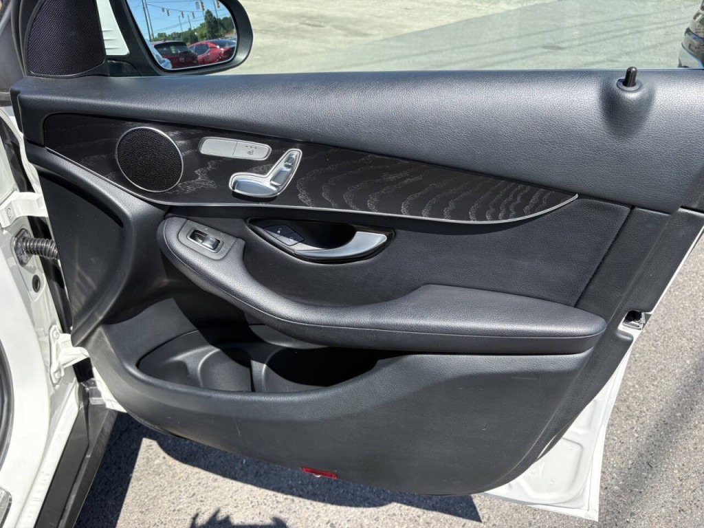 2017 Mercedes-Benz GLC-Class Image 27