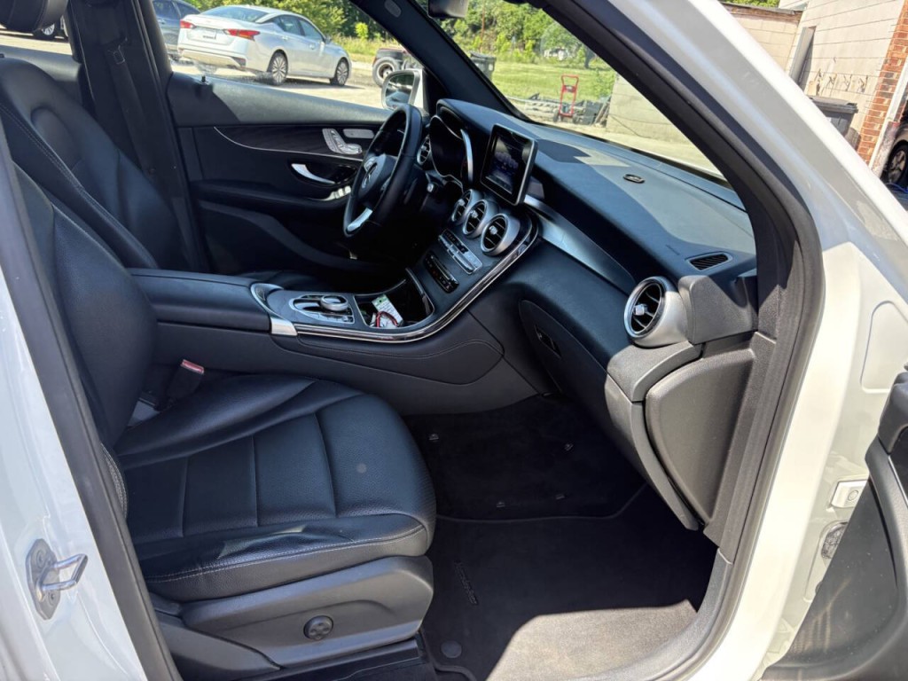 2017 Mercedes-Benz GLC-Class Image 29