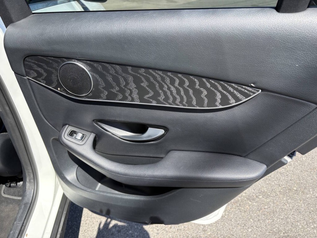 2017 Mercedes-Benz GLC-Class Image 30