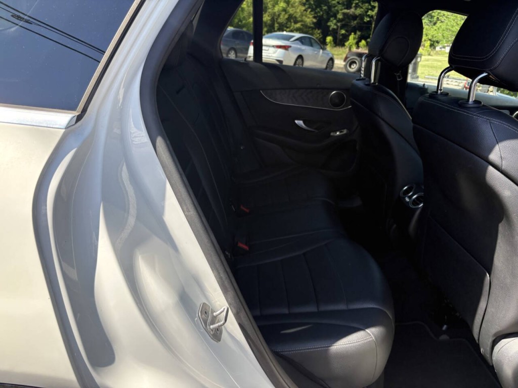 2017 Mercedes-Benz GLC-Class Image 31
