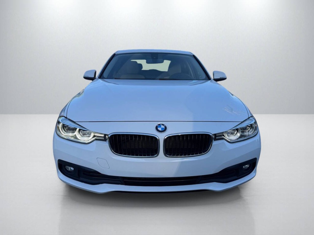 2018 BMW 3 Series Image 2