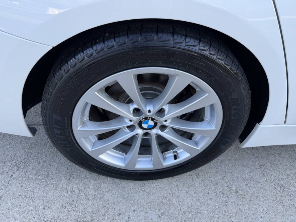 2018 BMW 3 Series Image 10
