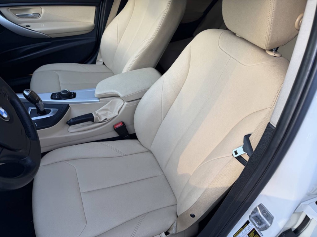 2018 BMW 3 Series Image 15