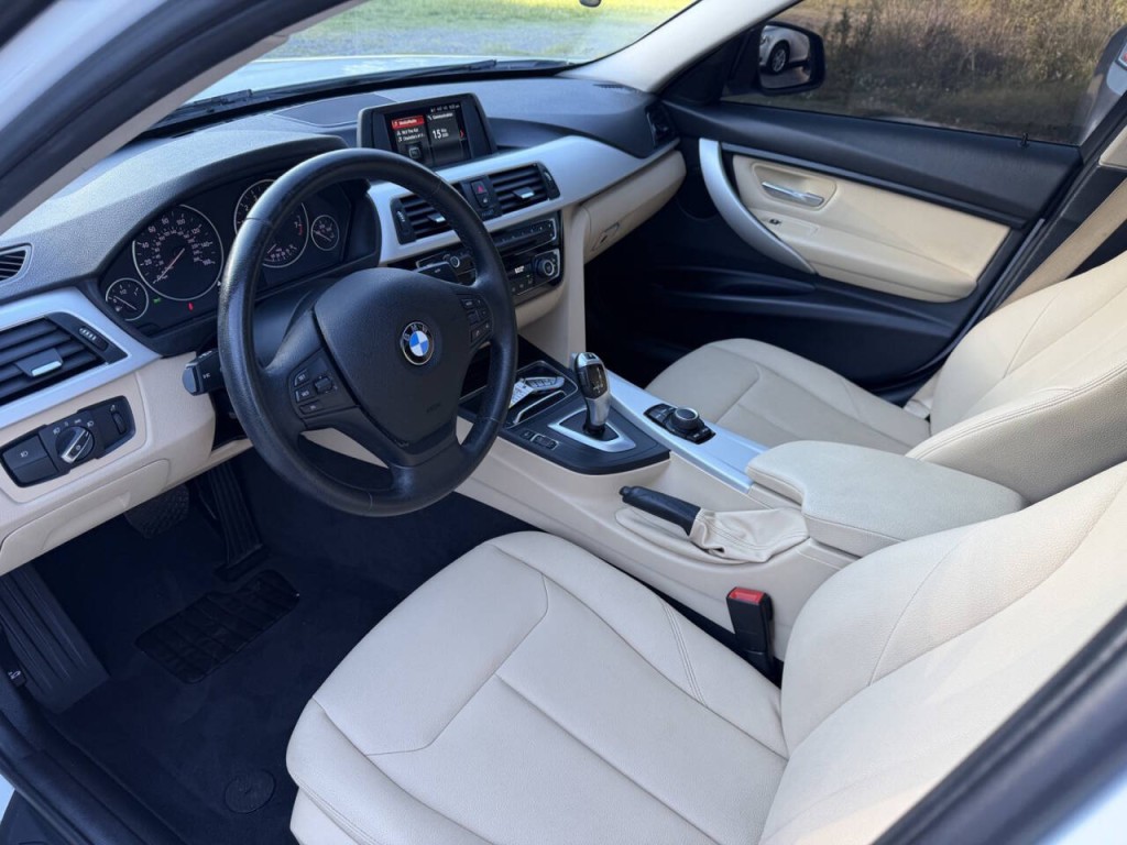 2018 BMW 3 Series Image 16