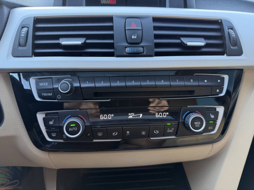 2018 BMW 3 Series Image 26