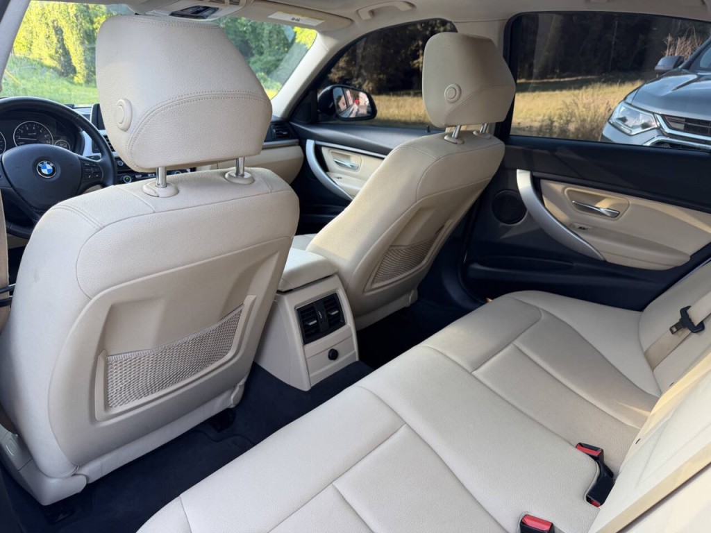 2018 BMW 3 Series Image 31