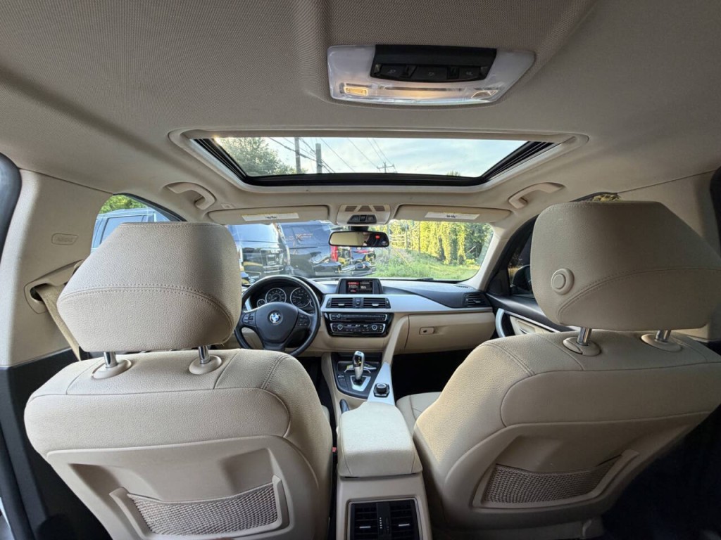 2018 BMW 3 Series Image 33