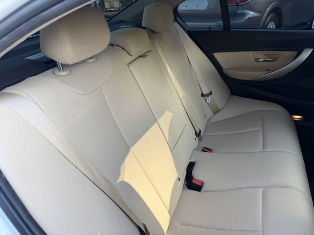 2018 BMW 3 Series Image 37