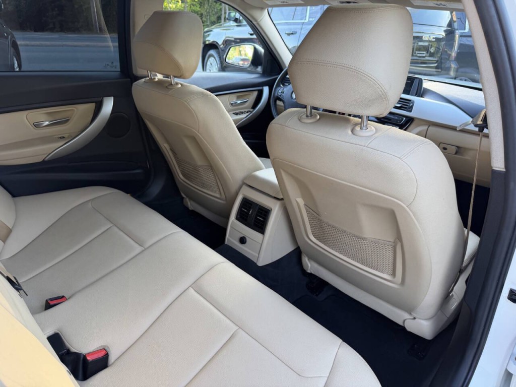 2018 BMW 3 Series Image 38