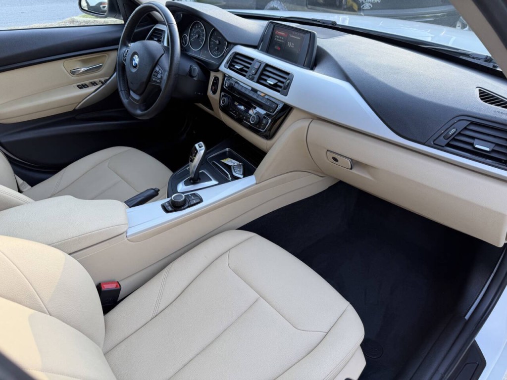 2018 BMW 3 Series Image 41