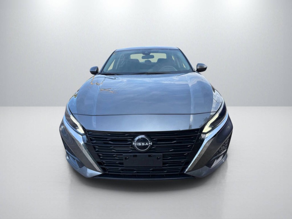 2023 Nissan Altima Image 2