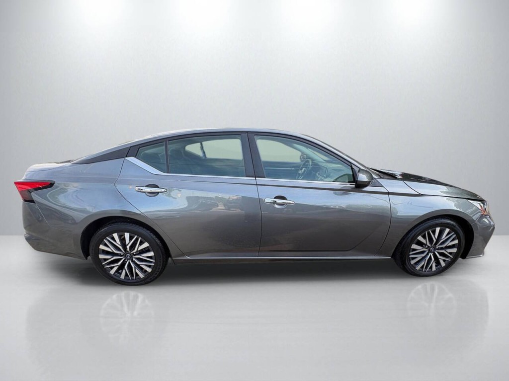 2023 Nissan Altima Image 8