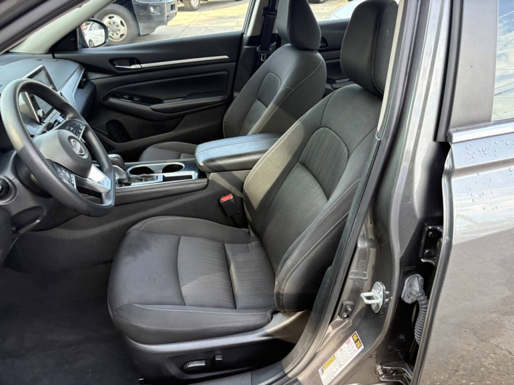 2023 Nissan Altima Image 10