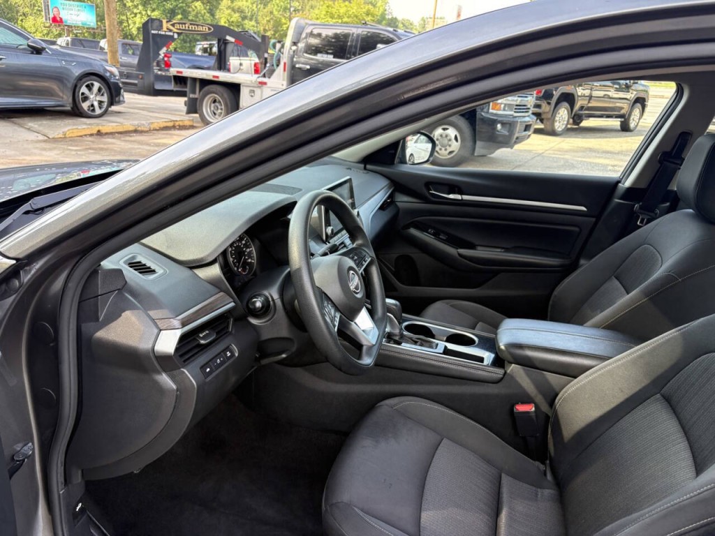2023 Nissan Altima Image 11