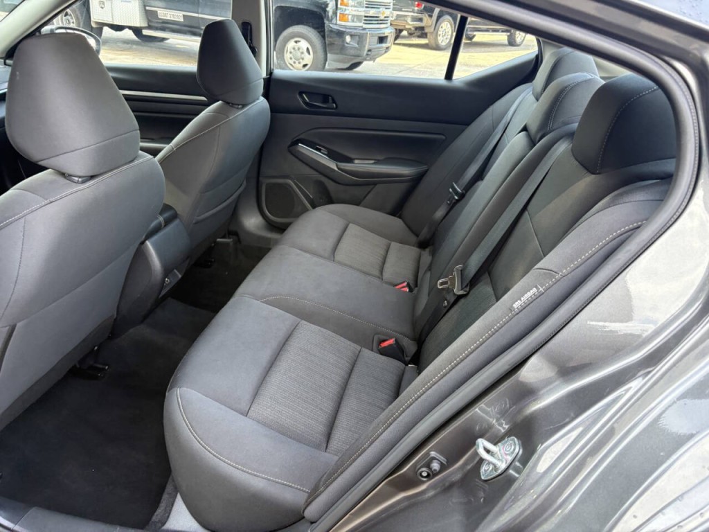 2023 Nissan Altima Image 21