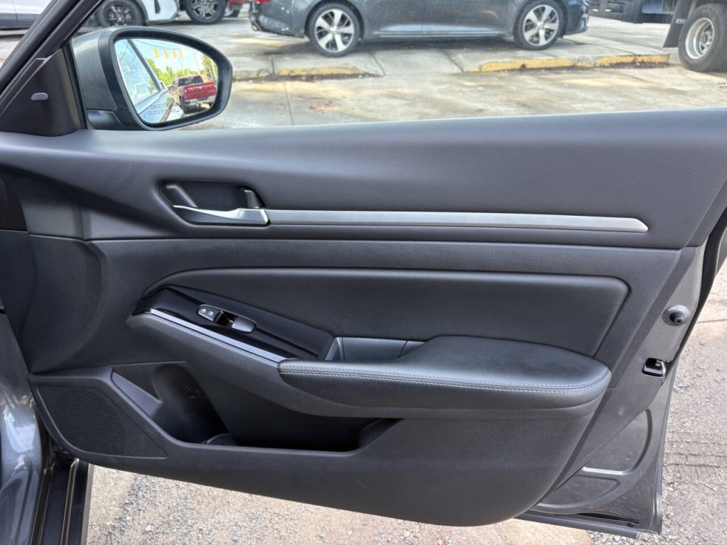 2023 Nissan Altima Image 23