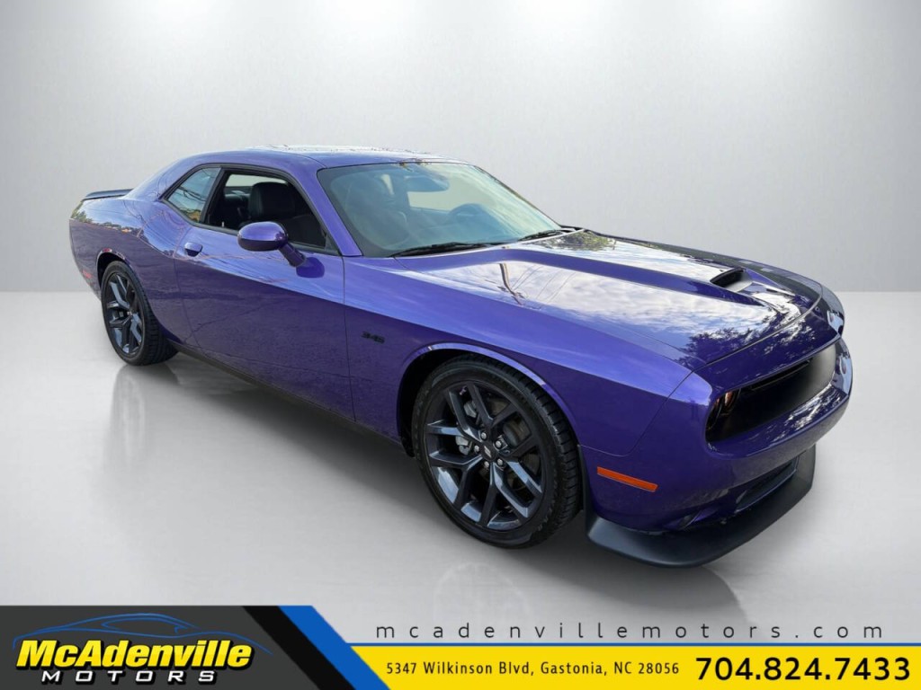 2023 Dodge Challenger Image 1