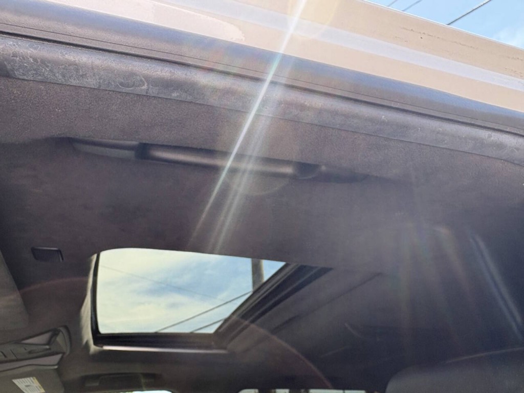2017 Cadillac Escalade Image 9