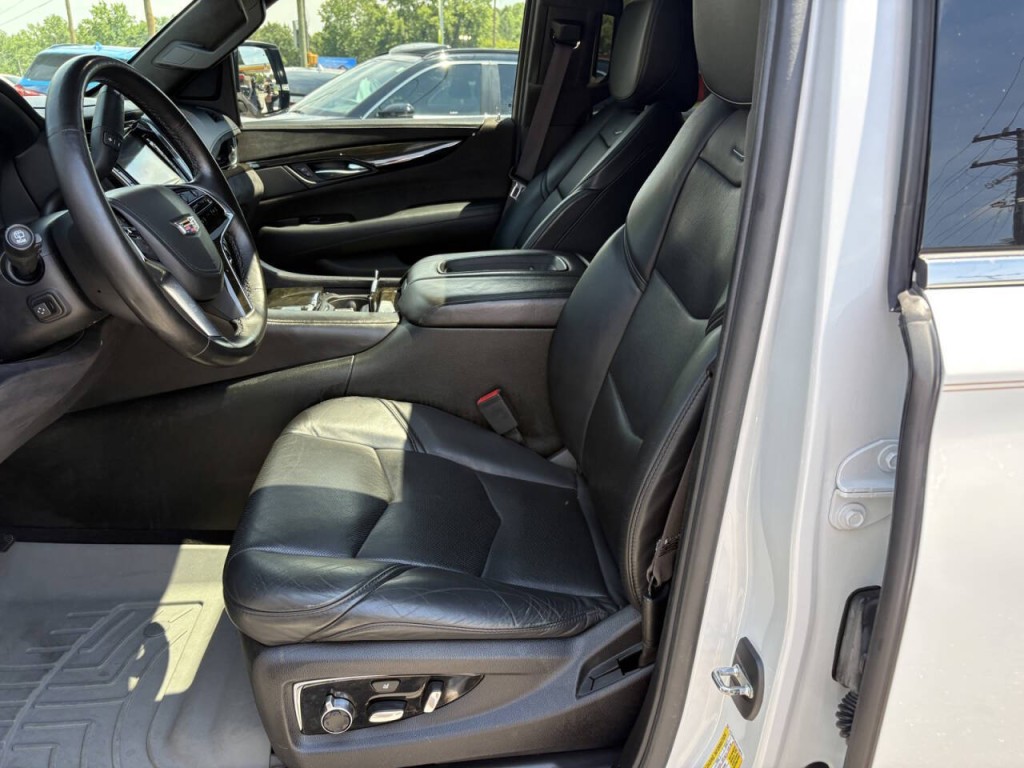 2017 Cadillac Escalade Image 11