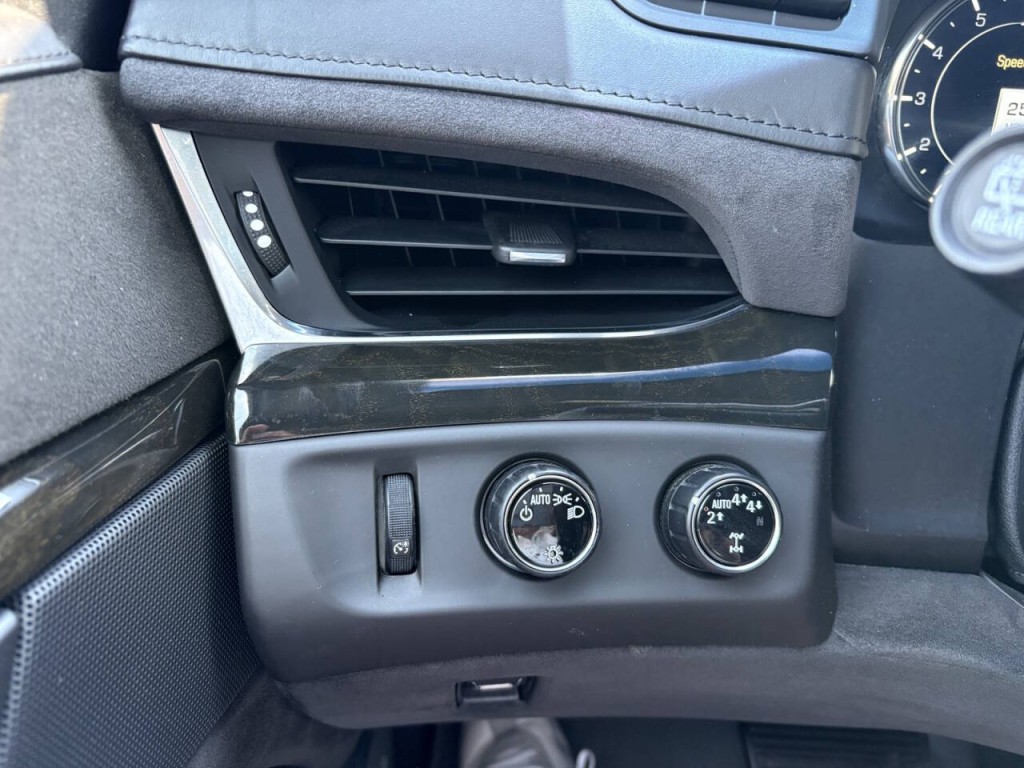 2017 Cadillac Escalade Image 12